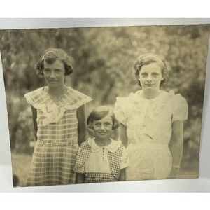 Vintage Snapshot Three Girls Portrait 1930s Outdoor Photo 4x3.25 Original
